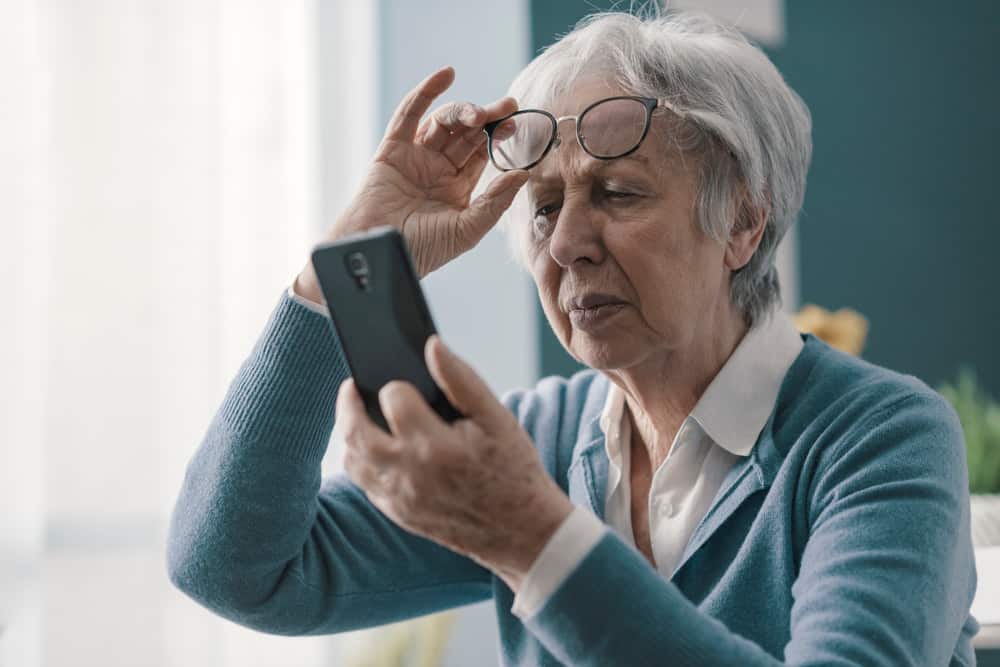 Common Symptoms of Age-Related Macular Degeneration