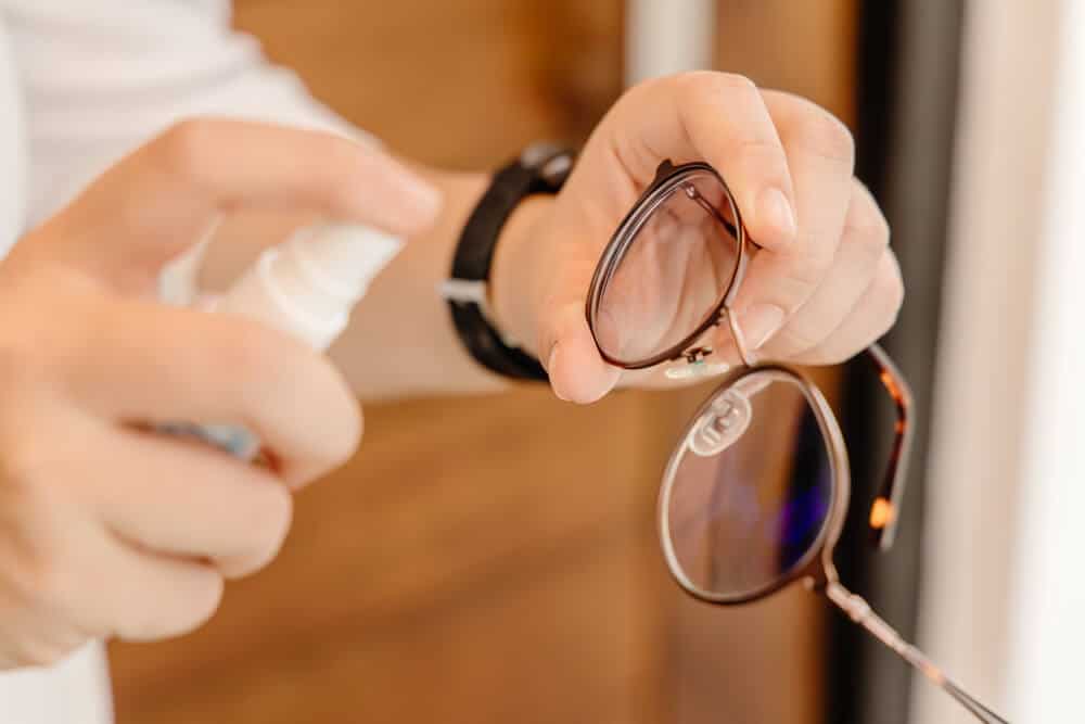 how to clean eyeglasses