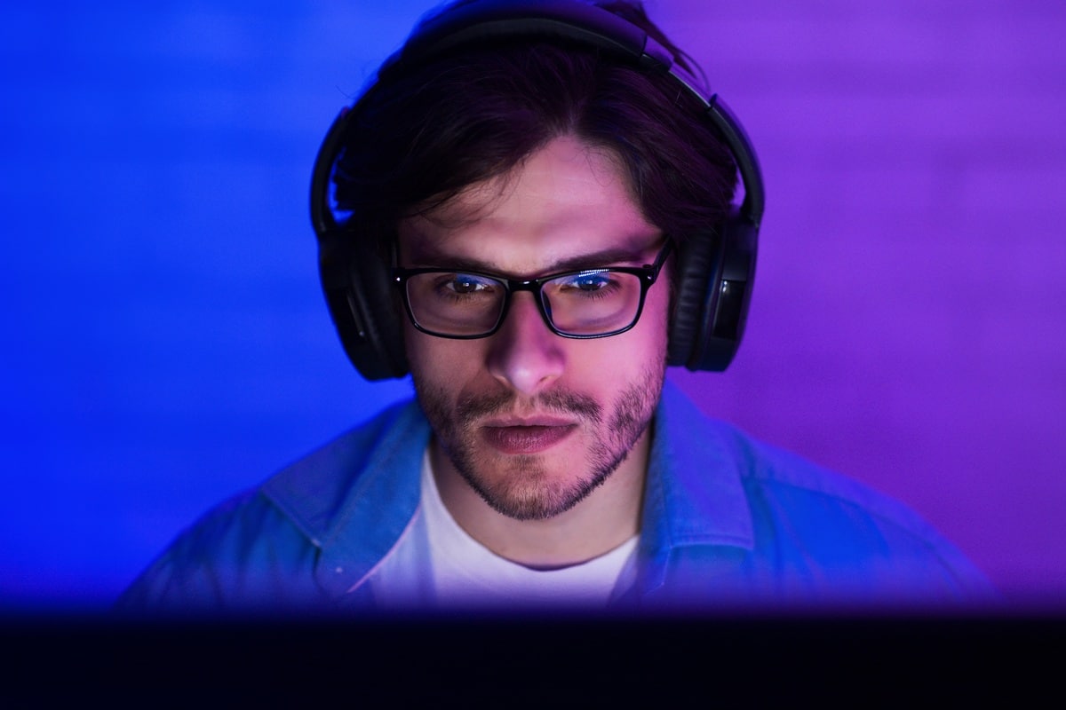 Blue Light Glasses: Benefits, Myths, and Expert Eye Care Advice