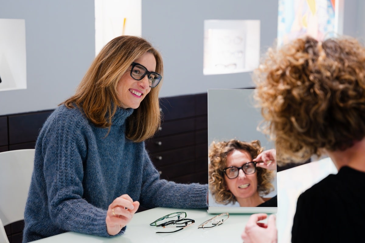 Smart Glasses and Eye Health: Protecting Your Vision in a Digital World