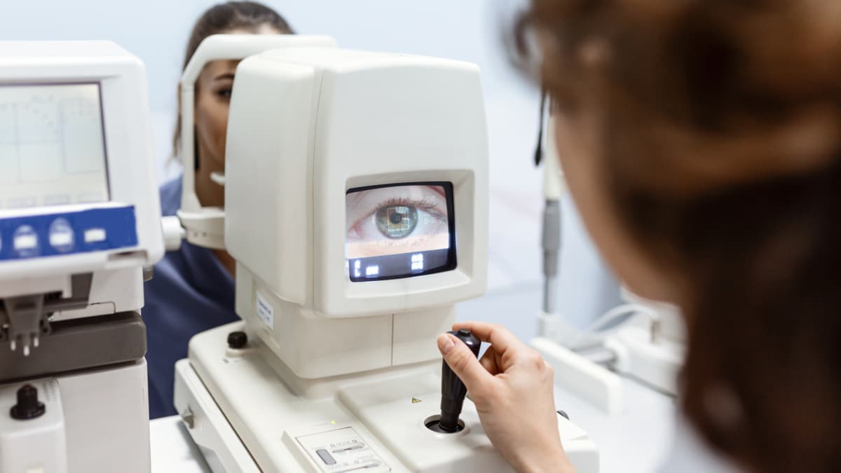 Emergency Eye Care Guide: Signs You Shouldn't Ignore